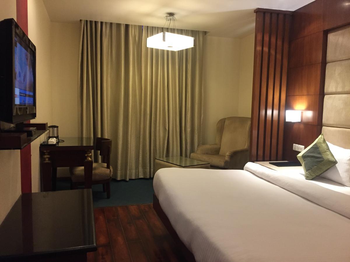 Aura - Railway Station Hotel New Delhi