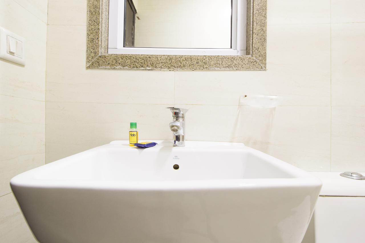 Hotel Fabexpress Le Continental - Nr New Delhi Railway Station