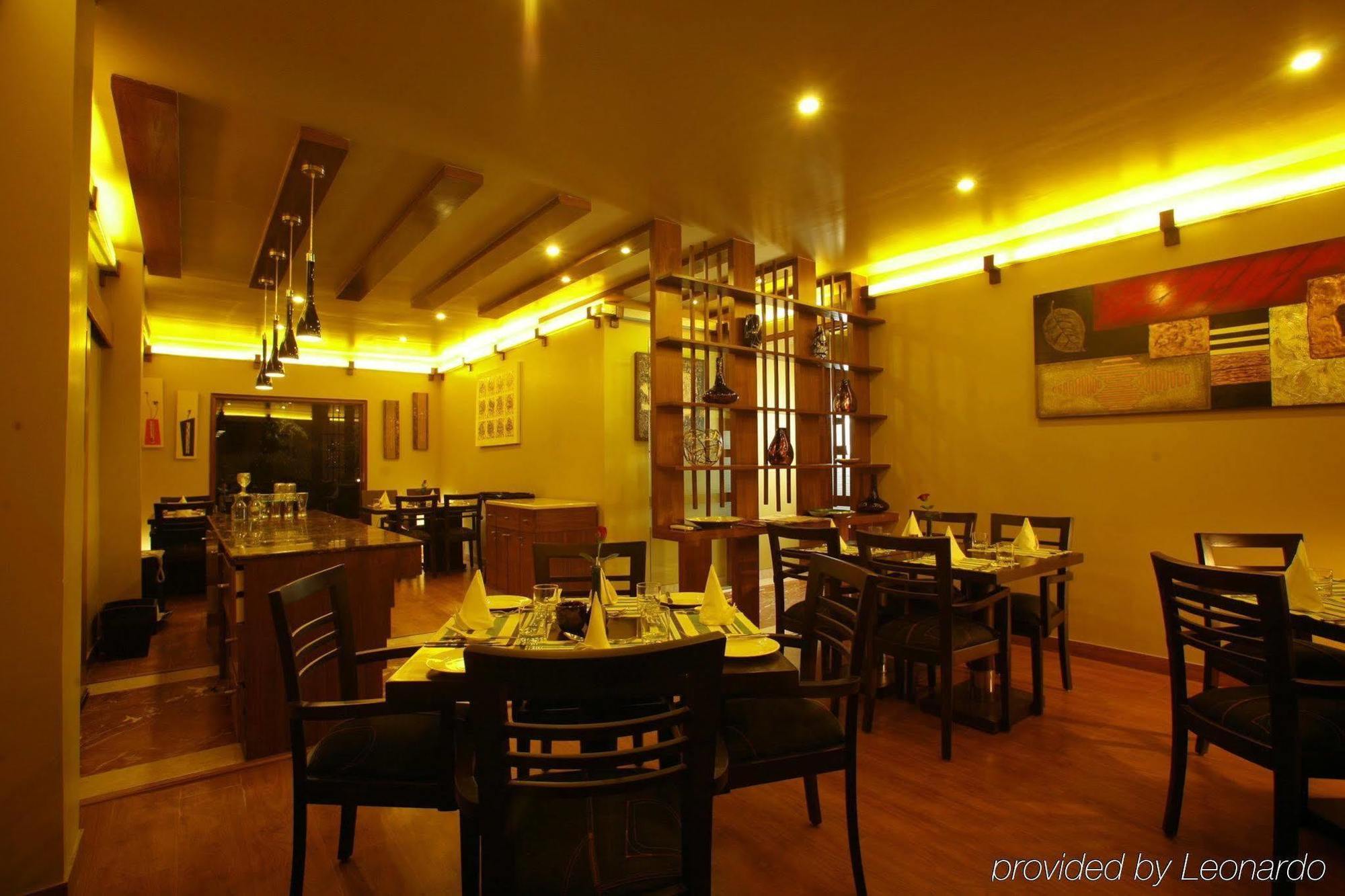 ​justa Panchsheel Park 4*