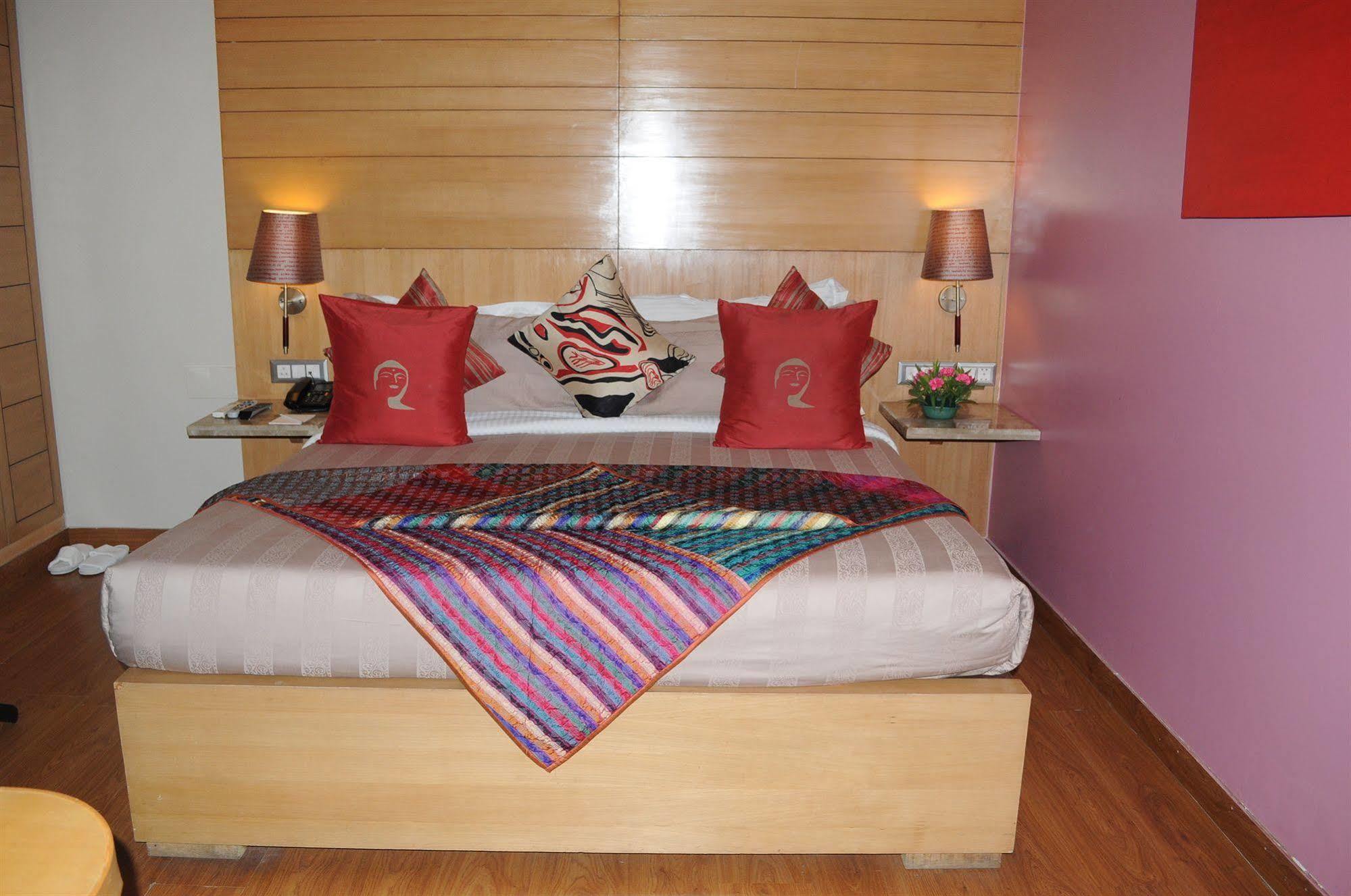 ​justa Panchsheel Park 4*
