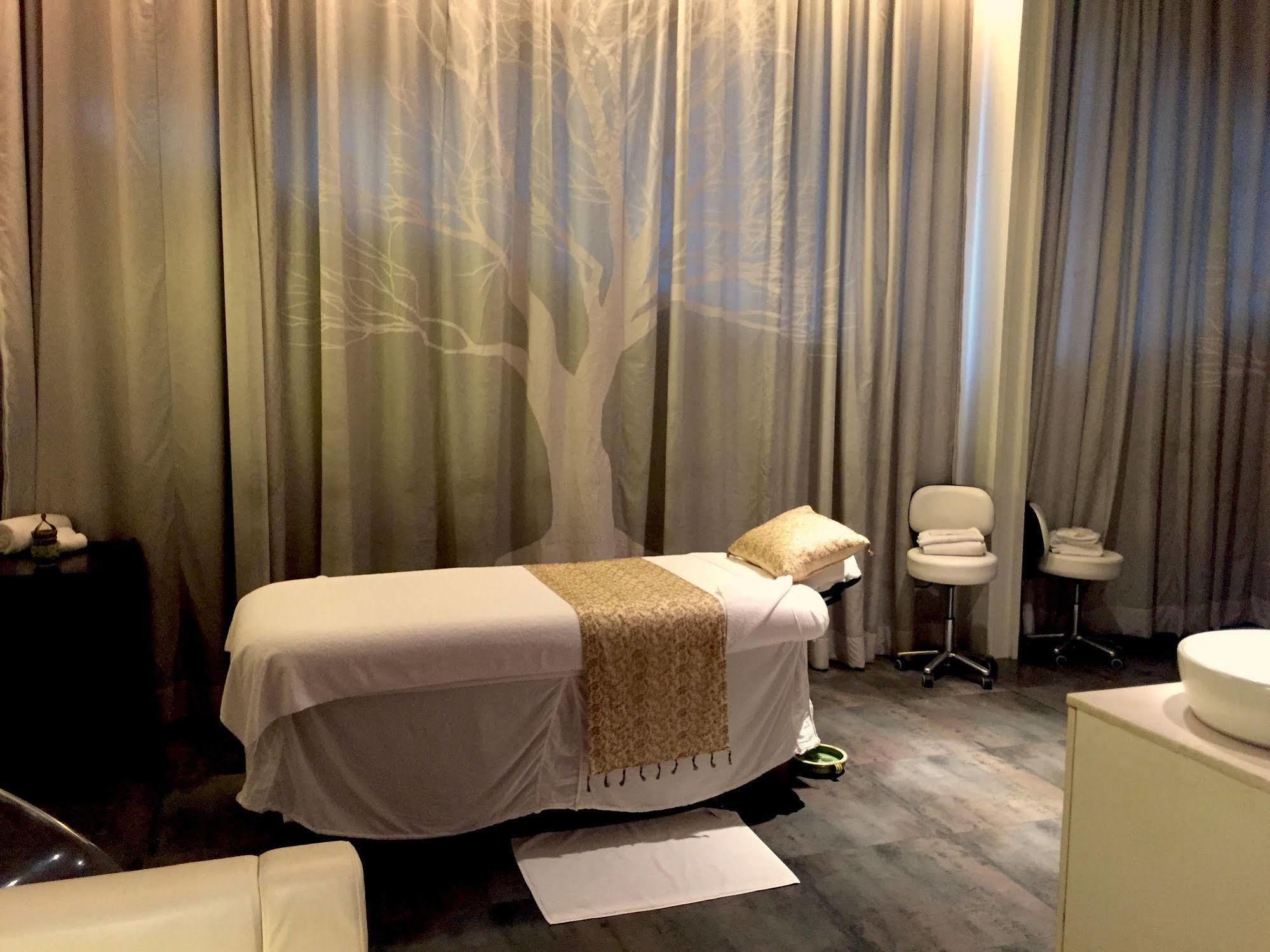 Hotel Vivanta New Delhi, Dwarka Delhi (National Capital Territory of India)