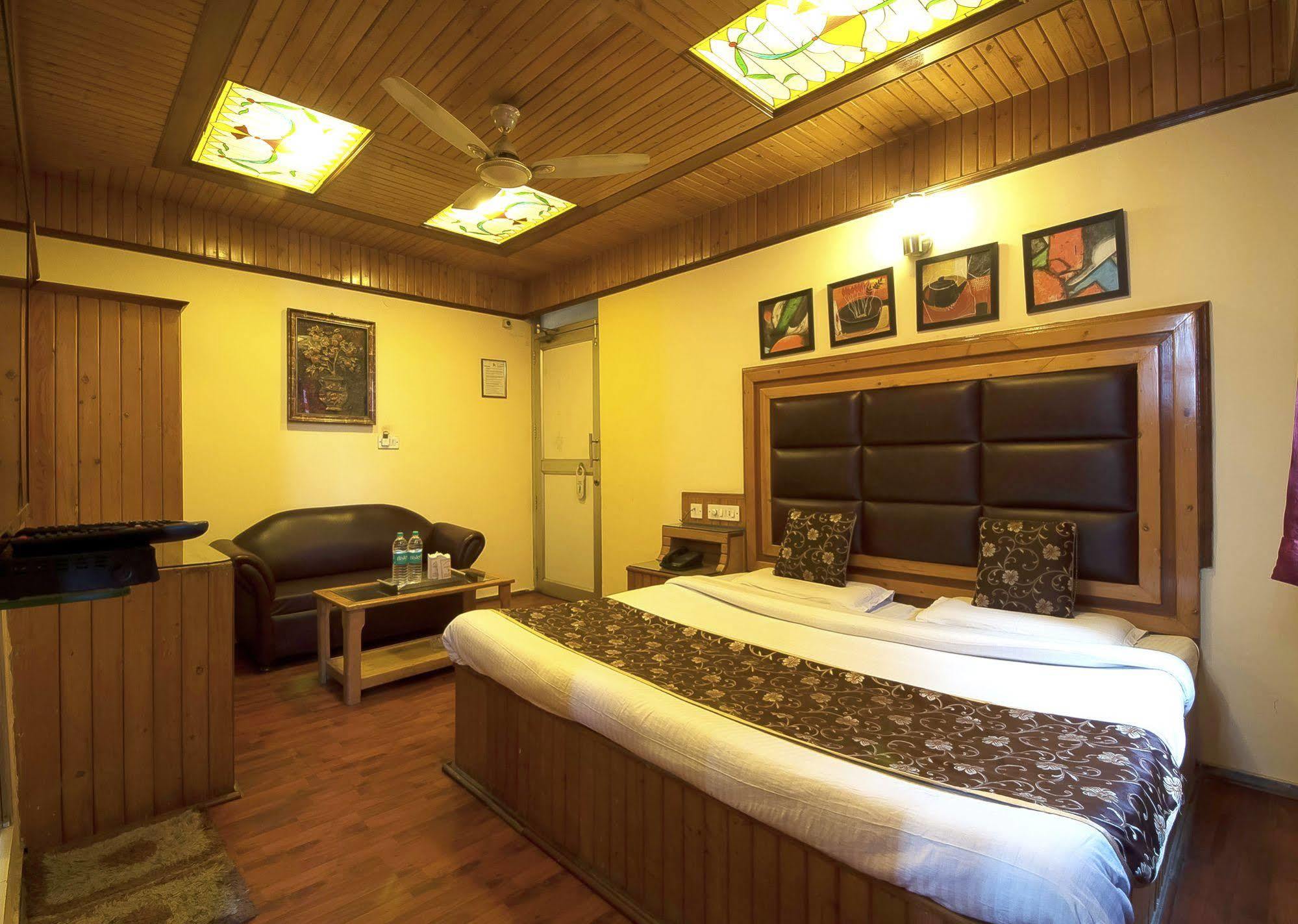 Lal's Haveli Hotel 2*