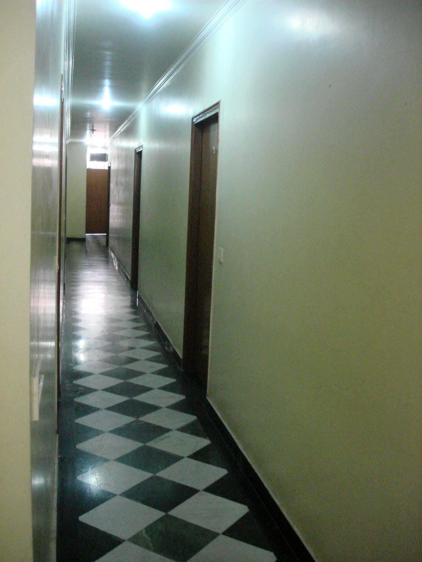 Westend 5 Mint From Nizamuddin Railway Station 2*