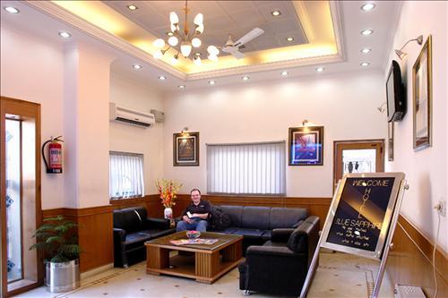 Hotel Townhouse 517 La Sapphire Near Delhi Airport New Delhi