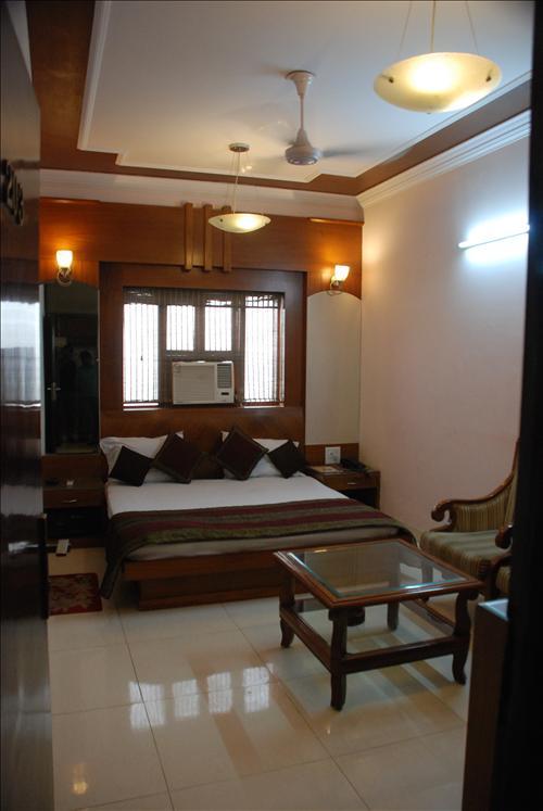 Baba Deluxe Near Railway Station And Center -by Rcg