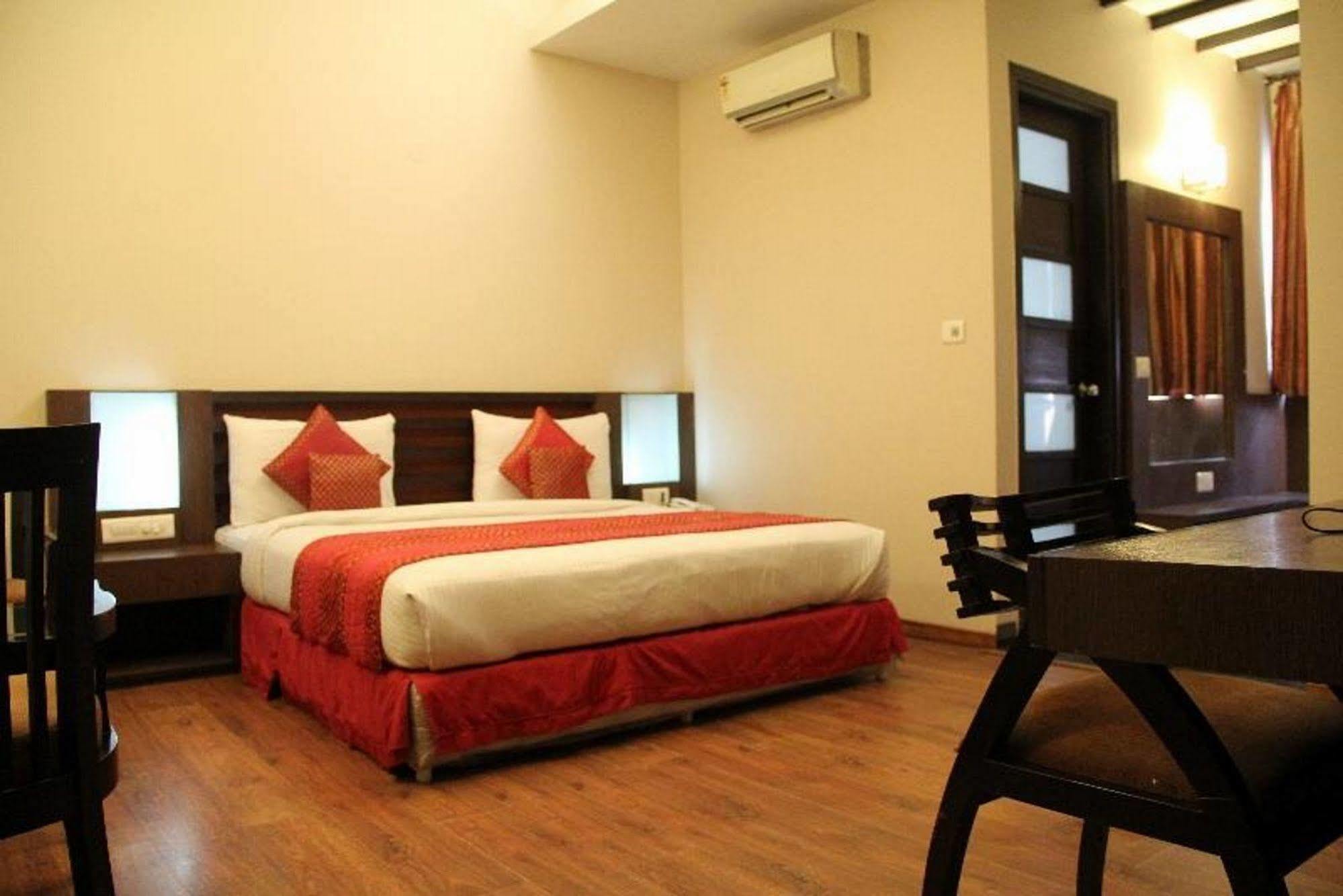 Treebo Premium Relax Patel Nagar 4*