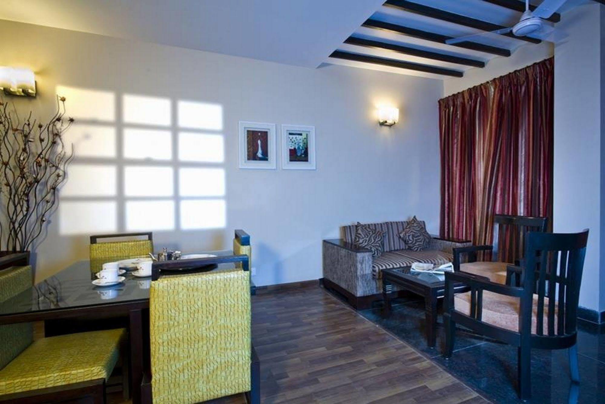 Hotel Treebo Premium Relax Patel Nagar