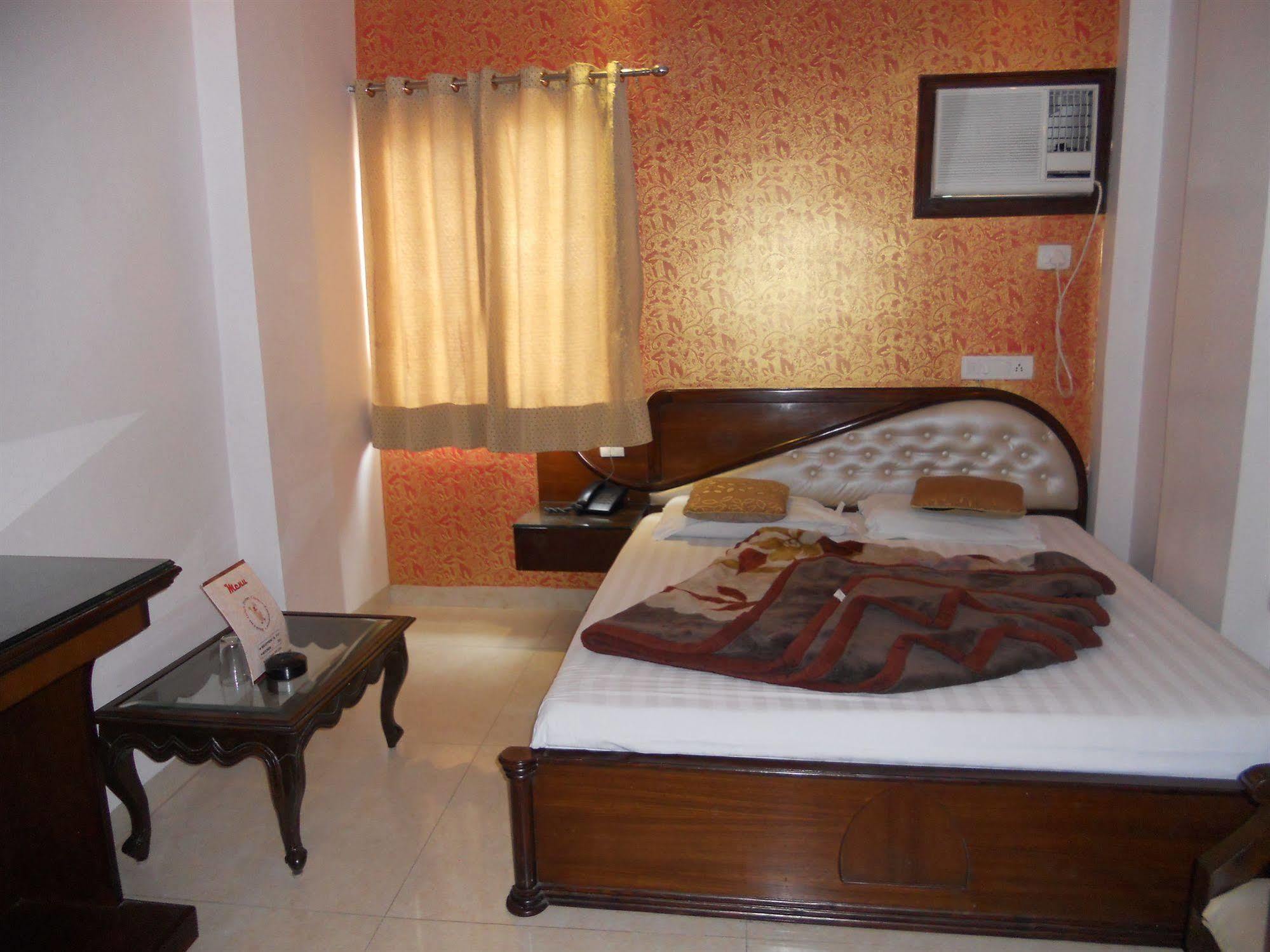 Amax Hotel 2*