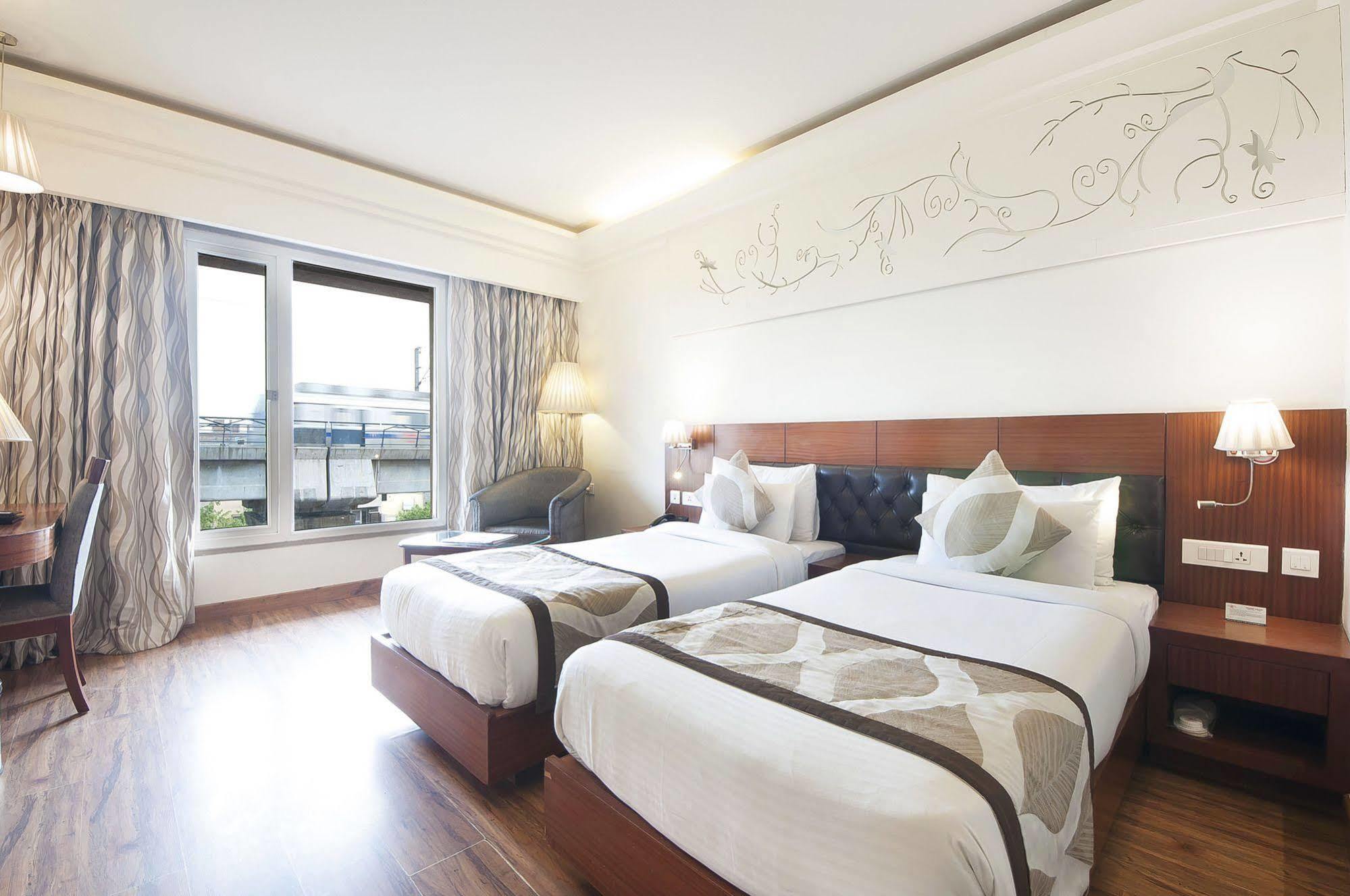 Regent Grand Hotel 4*