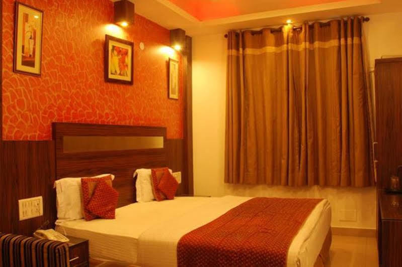 Baba Deluxe Near Railway Station And Center -by Rcg 3* New Delhi
