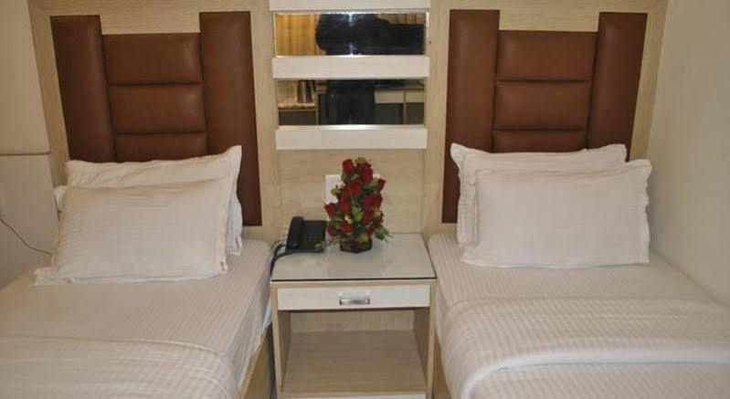 Baba Deluxe Near Railway Station And Center -by Rcg