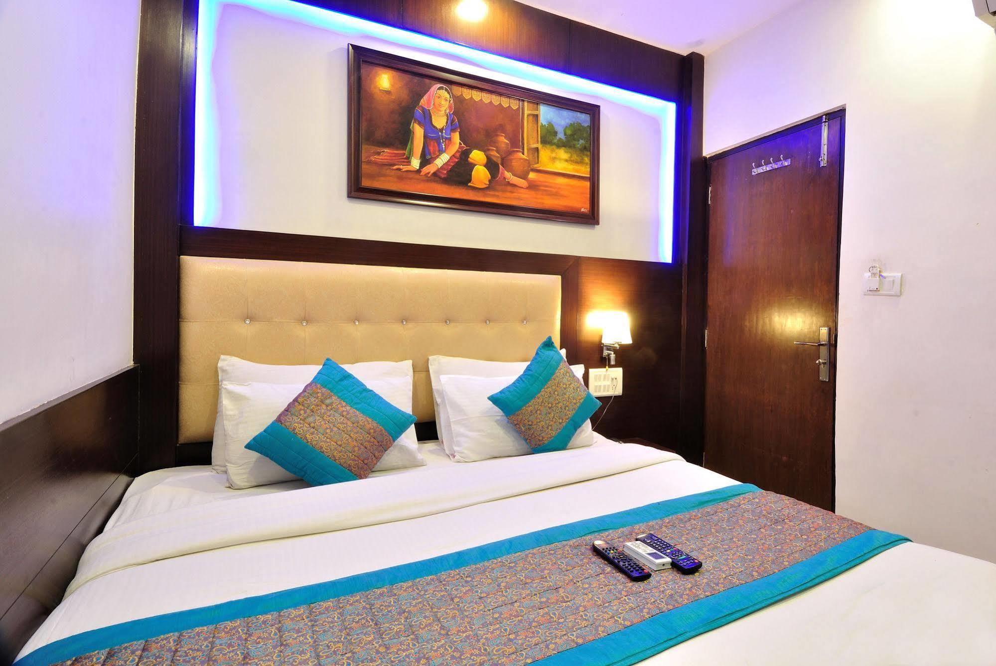 Hotel Palace Deluxe - Paharganj - 3*