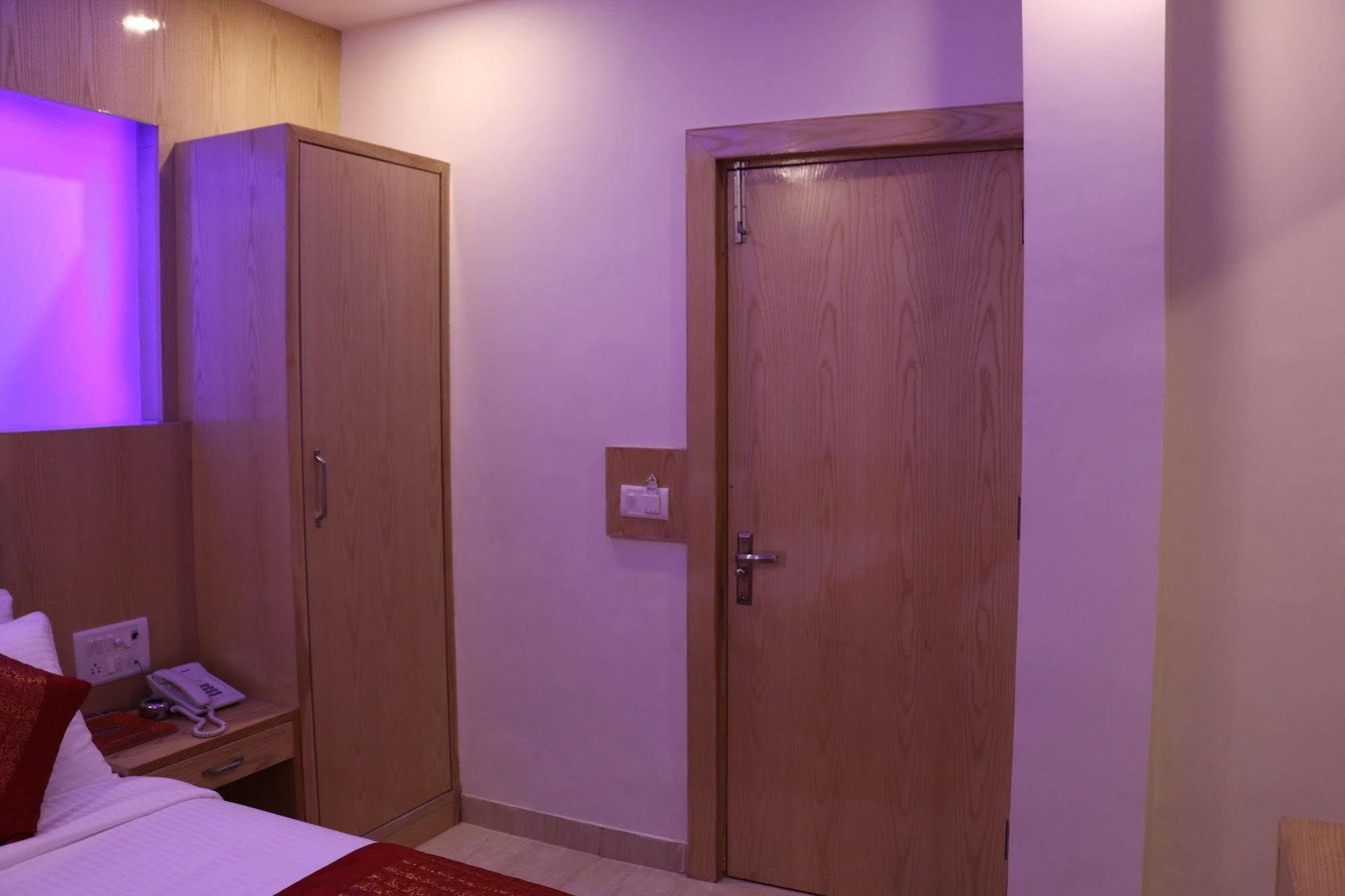 Palace Deluxe - Paharganj - Hotel Nova Deli