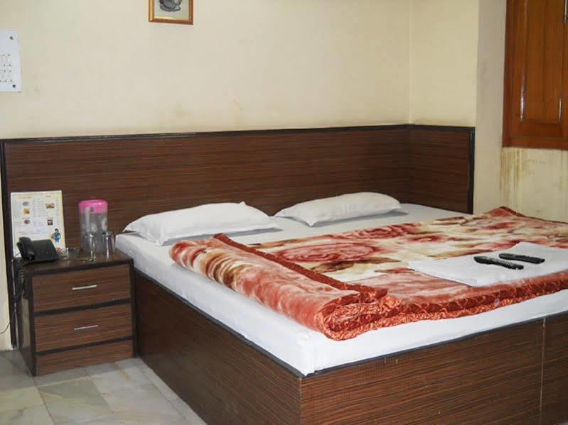 Palace Deluxe - Paharganj -