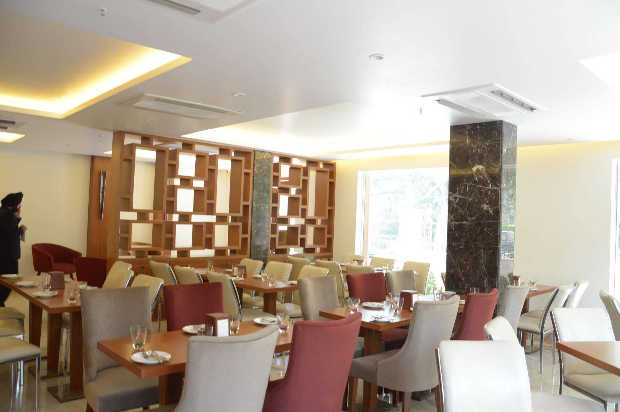 Connaught Royale Delhi New Delhi