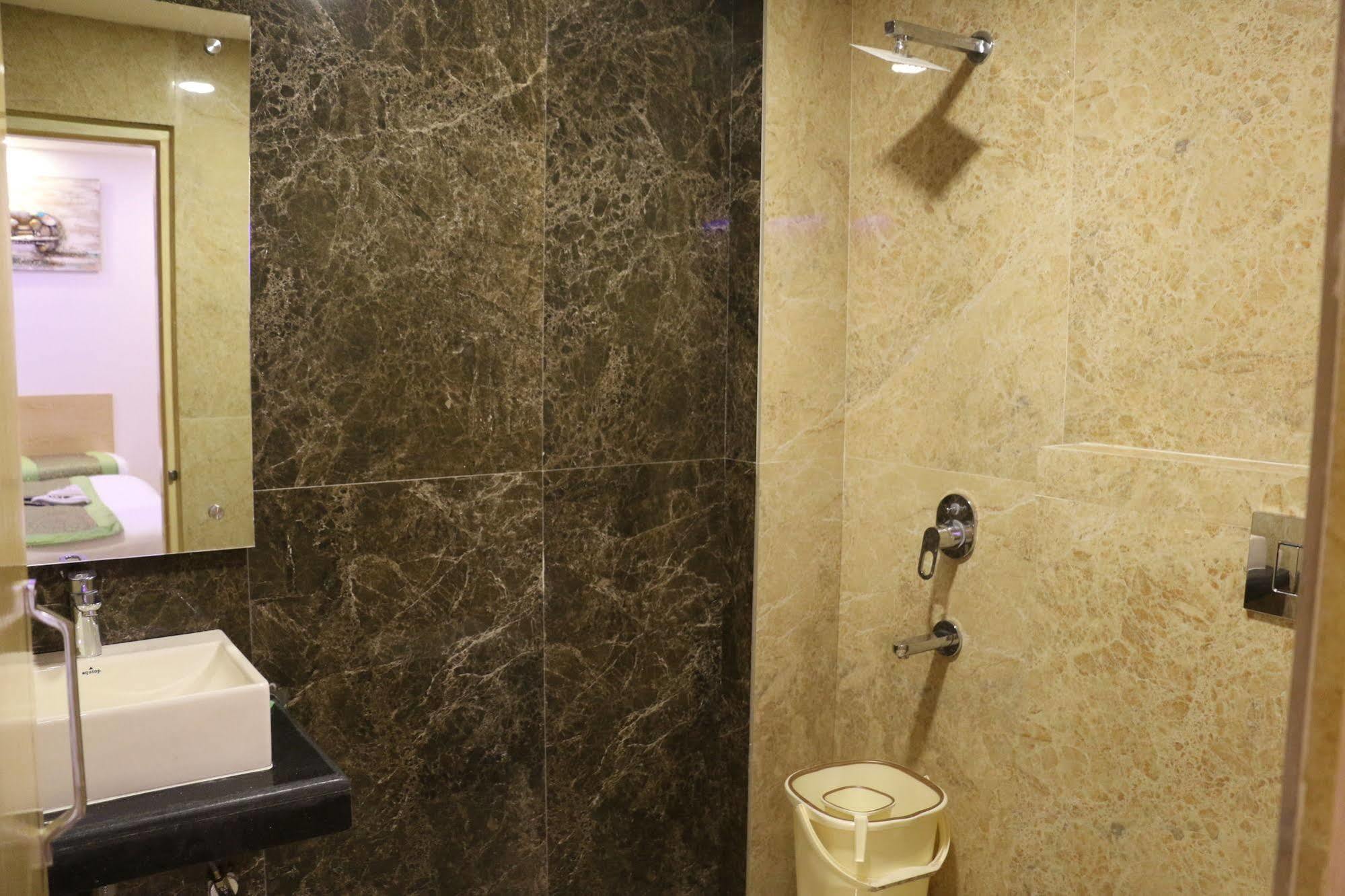 Palace Deluxe - Paharganj - Hotel 3*