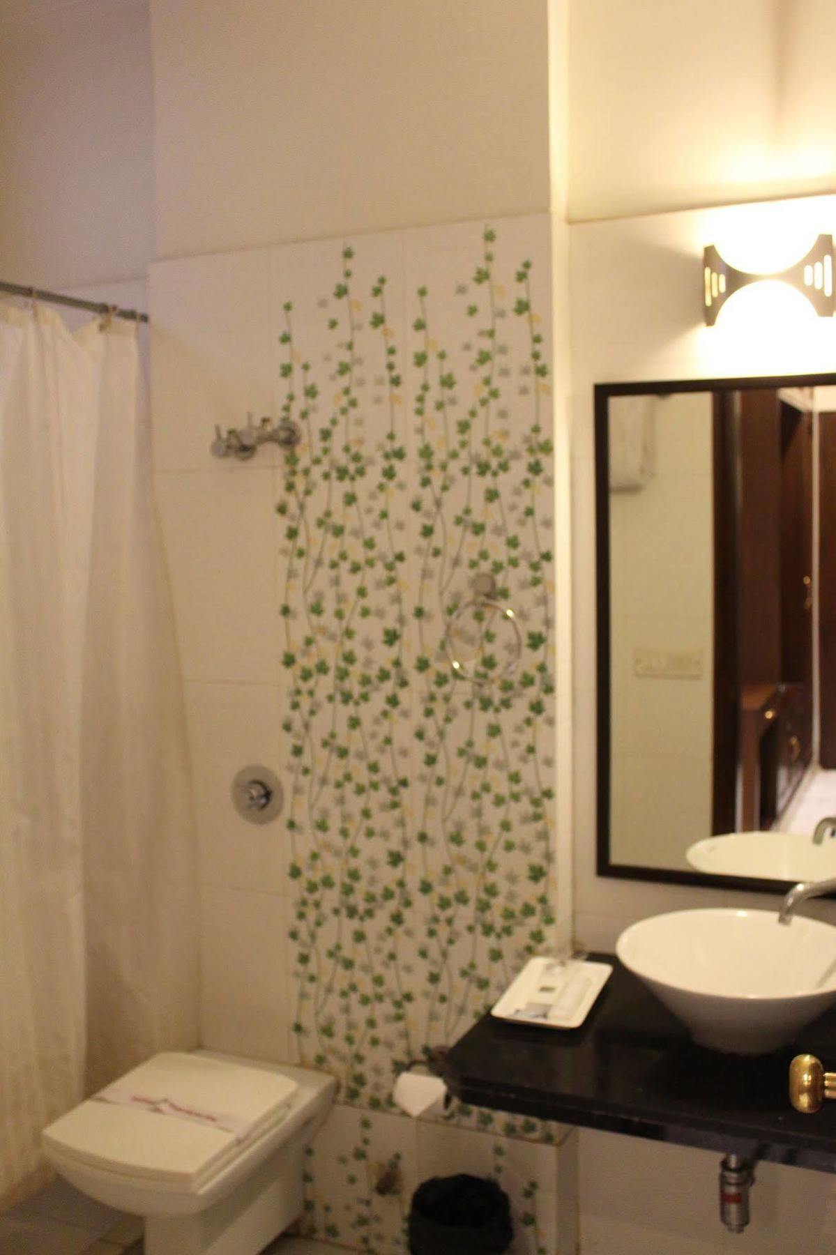 Comfort Zone Greater Kailash Hotel 3*