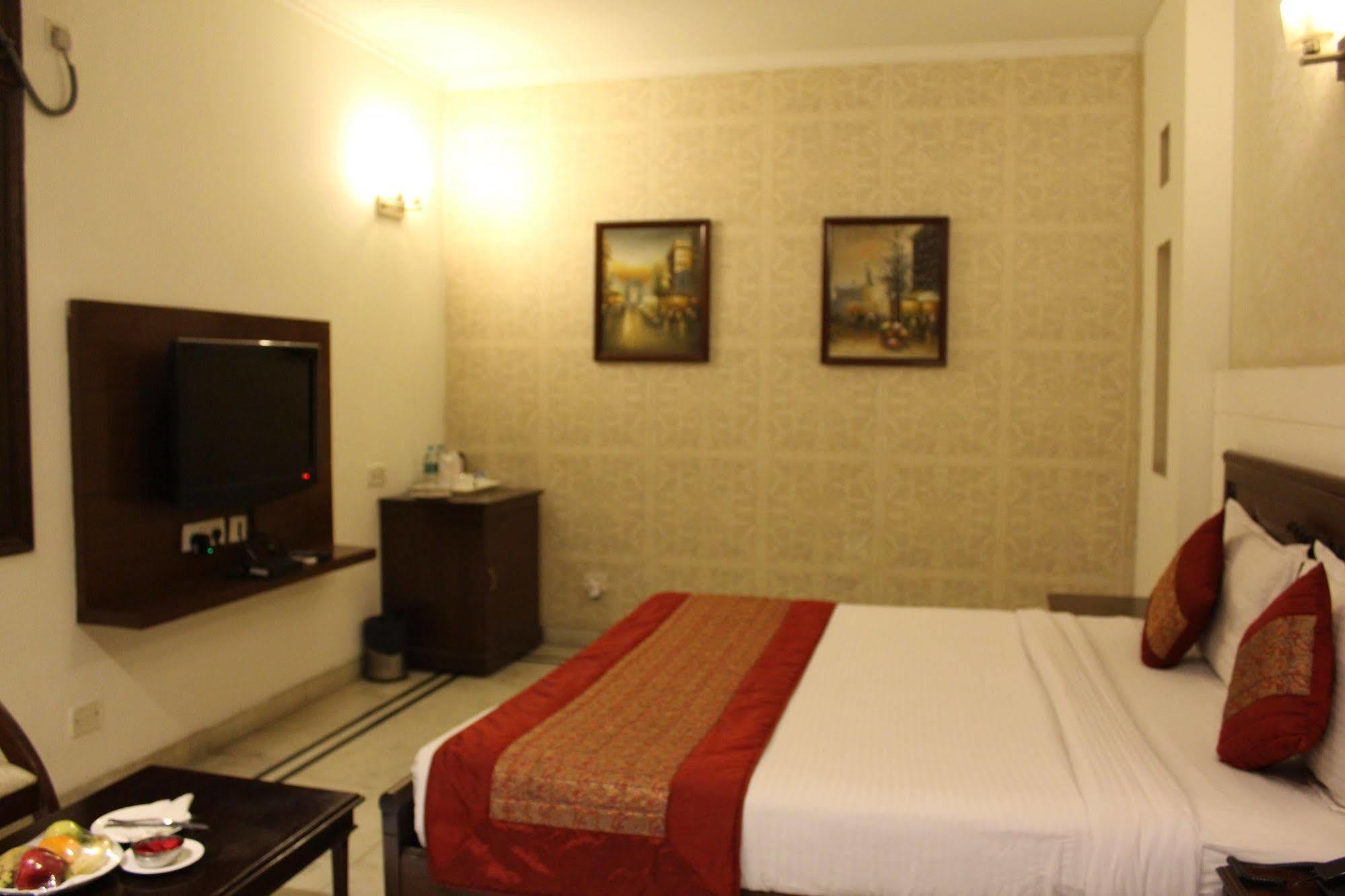 Comfort Zone Greater Kailash Hotel 3*