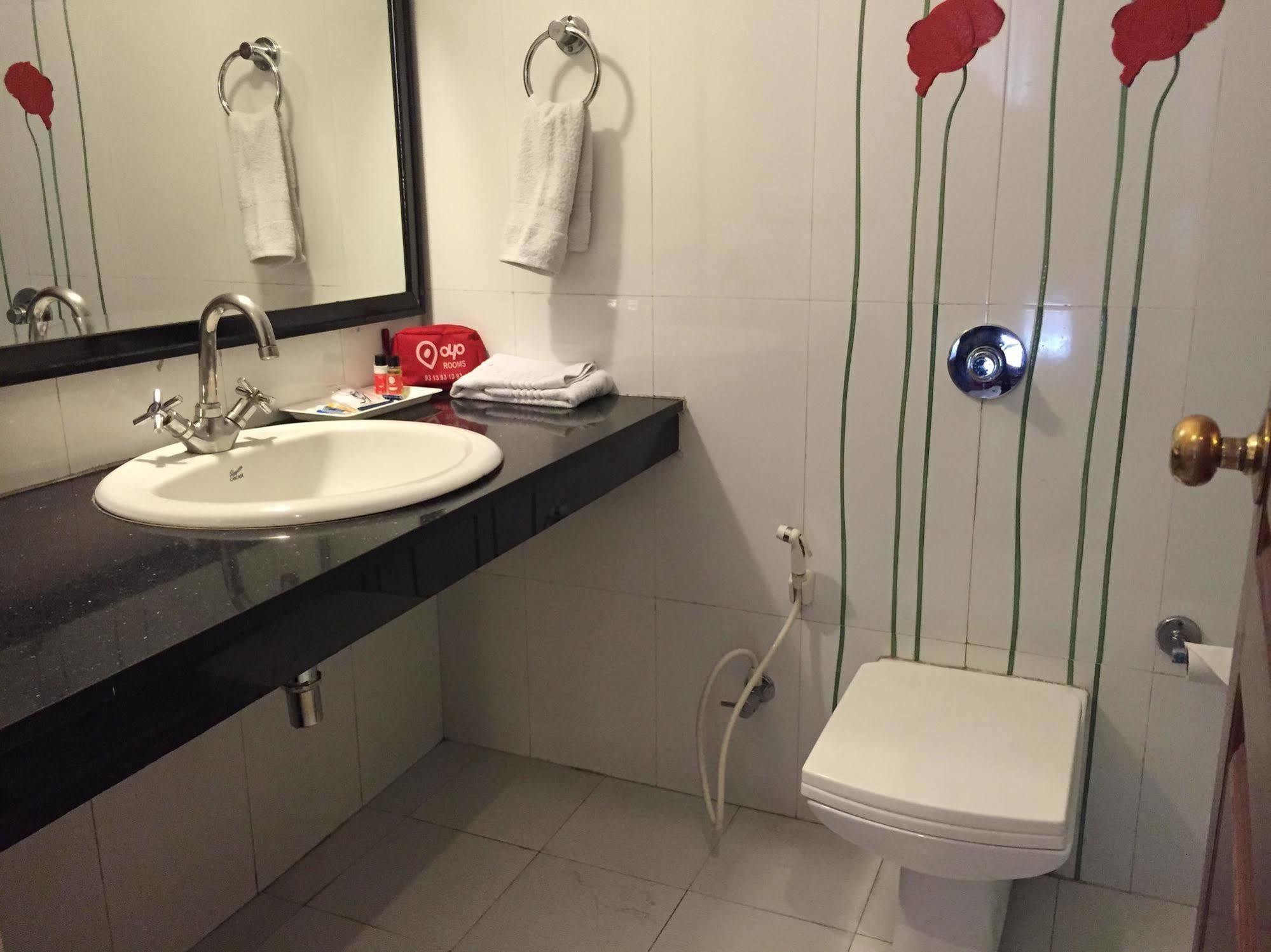 Comfort Zone Greater Kailash Hotel
