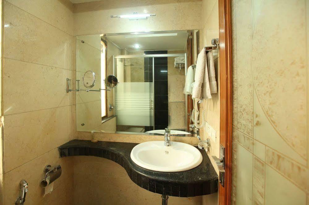 Comfort Zone Greater Kailash Hotel 3*