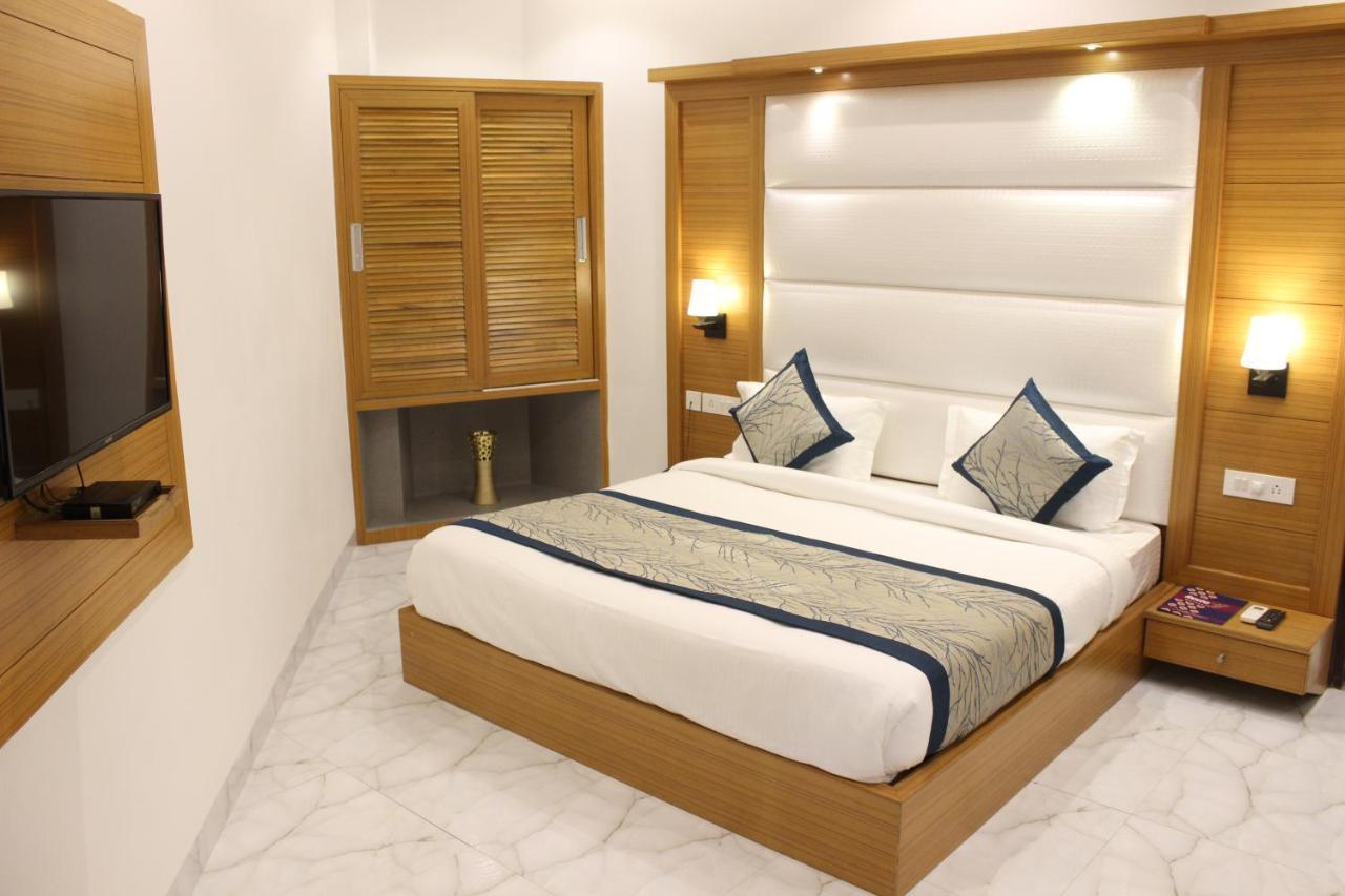 Hotel Aero Star Near Delhi Airport 3*