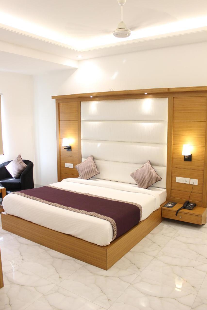 Hotel Aero Star Near Delhi Airport 3*