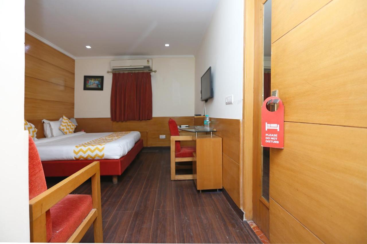 Oyo 11332 Daffodils Hotel