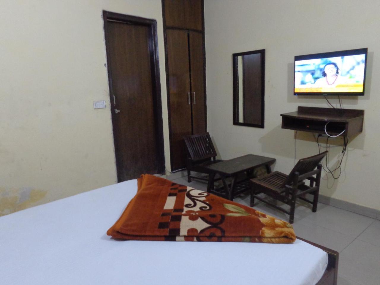 Akash Guest house 3*