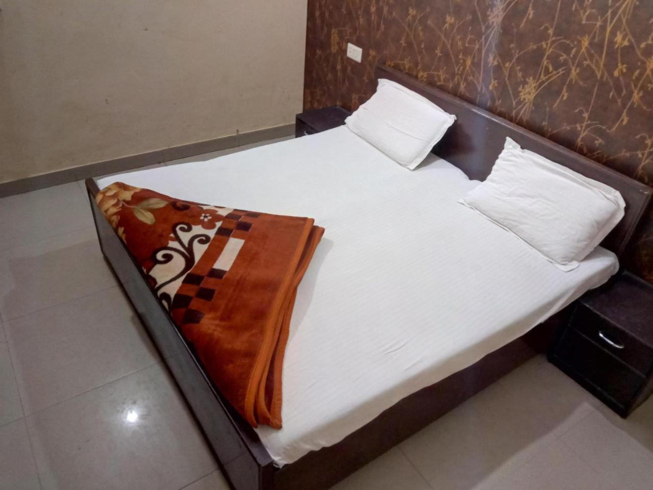 Akash Guest house 3*