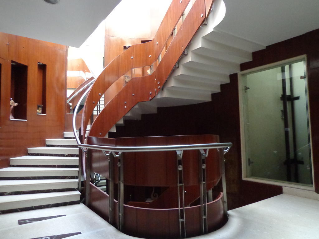 Aura - Railway Station 3*