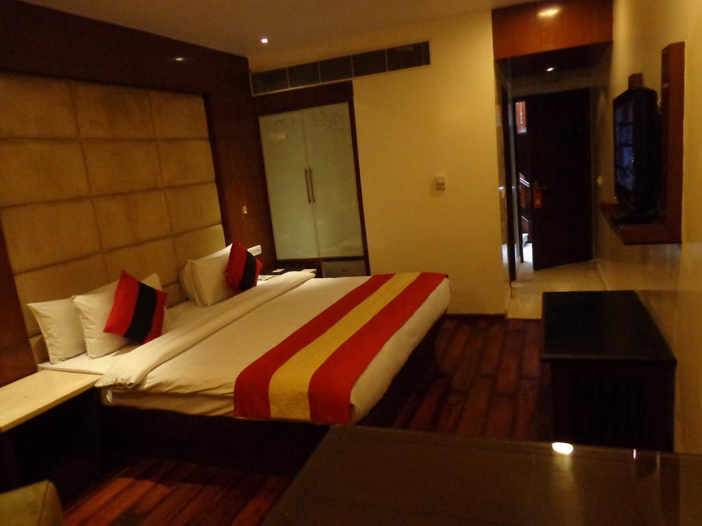 Hotel Aura - Railway Station