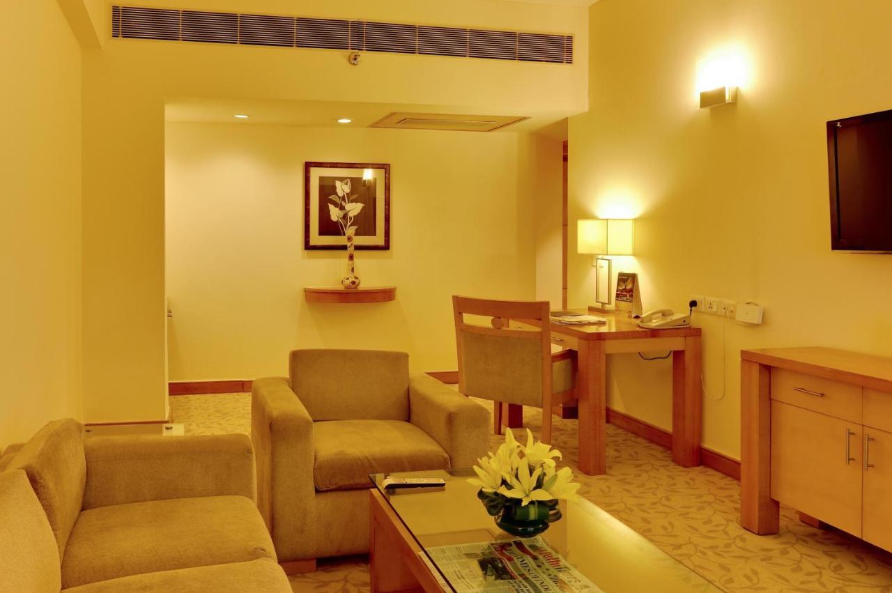 Hotel The Suryaa 5*