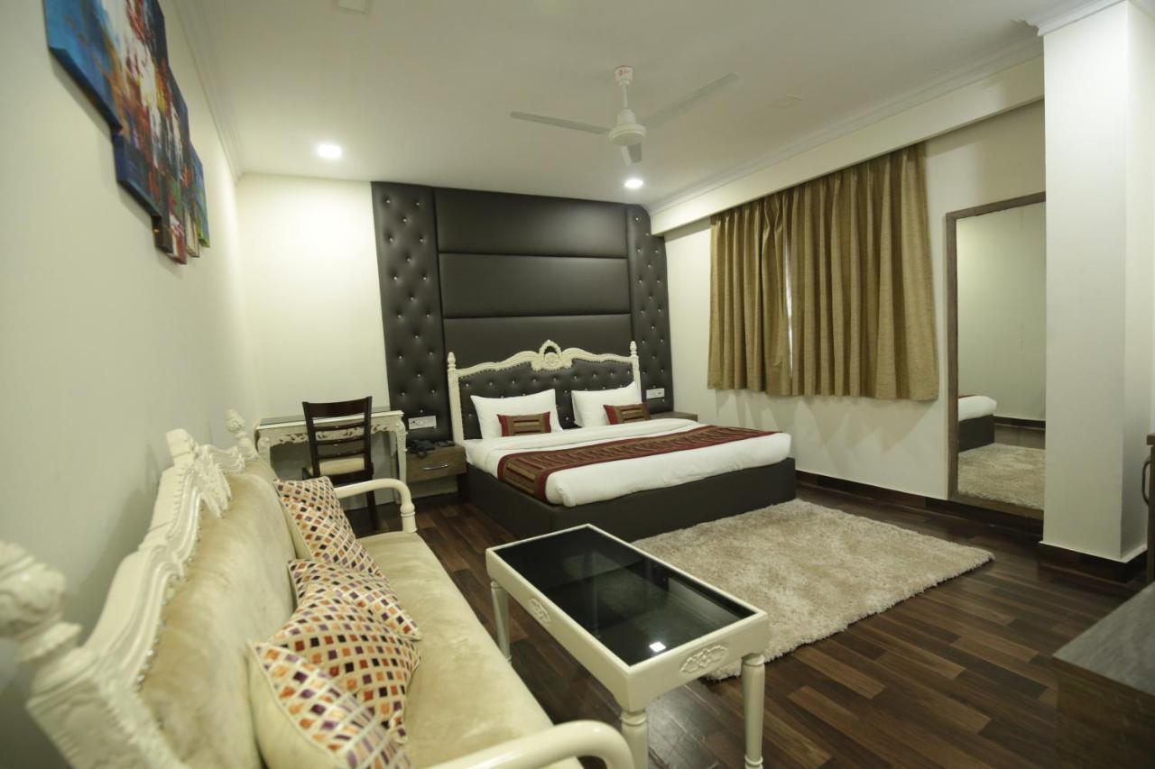 Hotel Red Castle - Karol Bagh - Where Luxury Meets Comfort