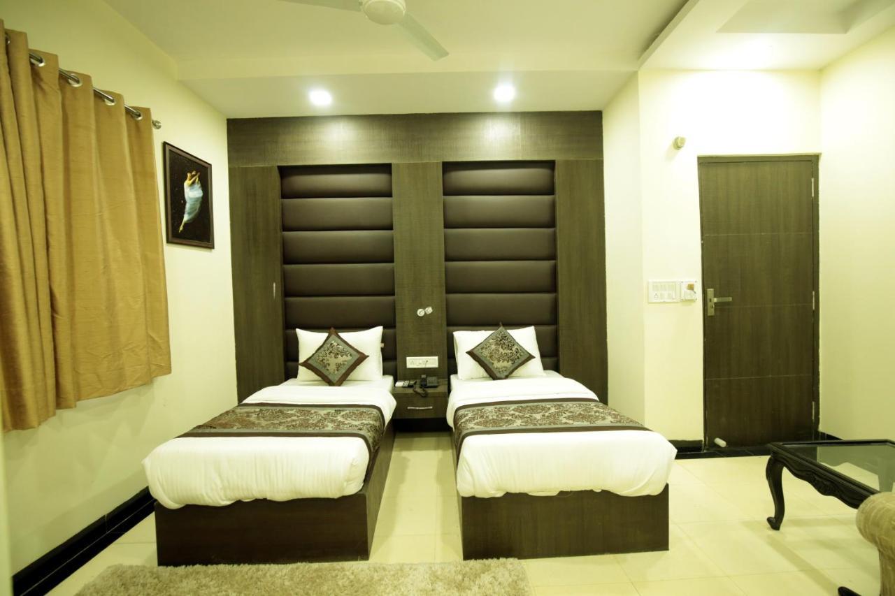 Hotel Red Castle - Karol Bagh - Where Luxury Meets Comfort 4*