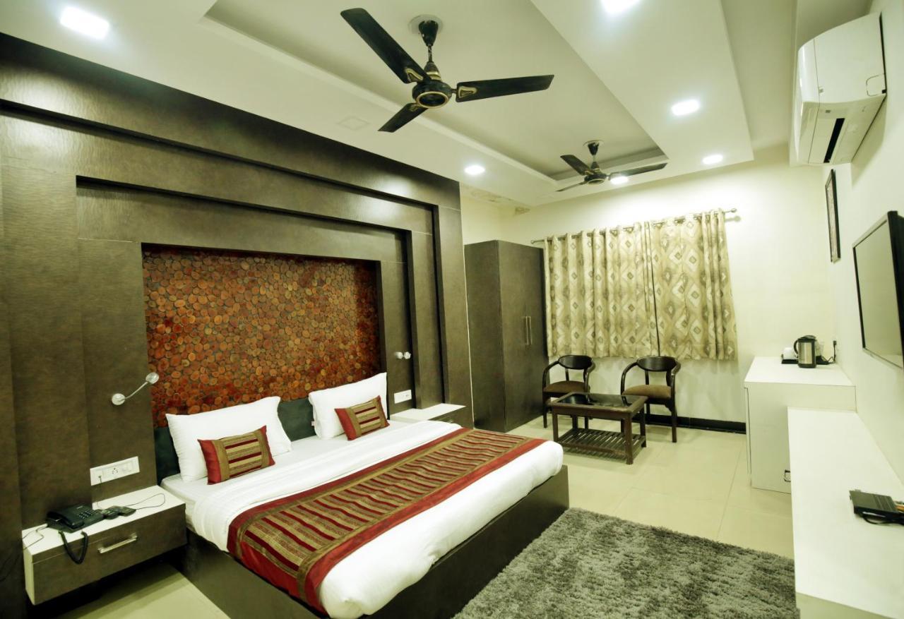Red Castle - Karol Bagh - Where Luxury Meets Comfort