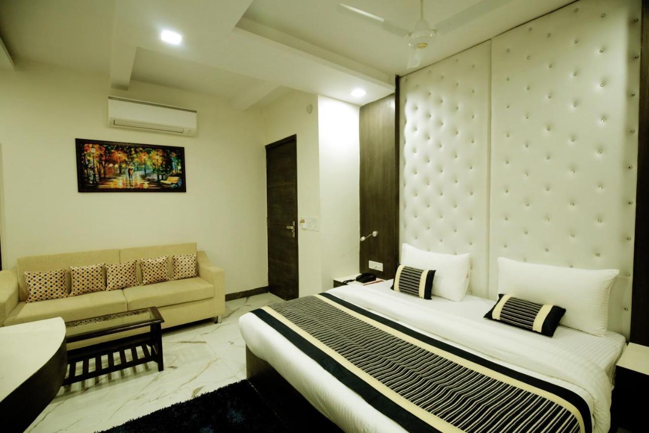 Hotel Red Castle - Karol Bagh - Where Luxury Meets Comfort