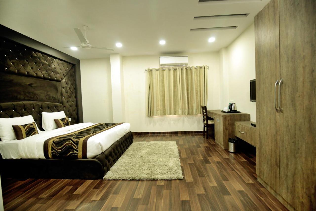 Red Castle - Karol Bagh - Where Luxury Meets Comfort 4*