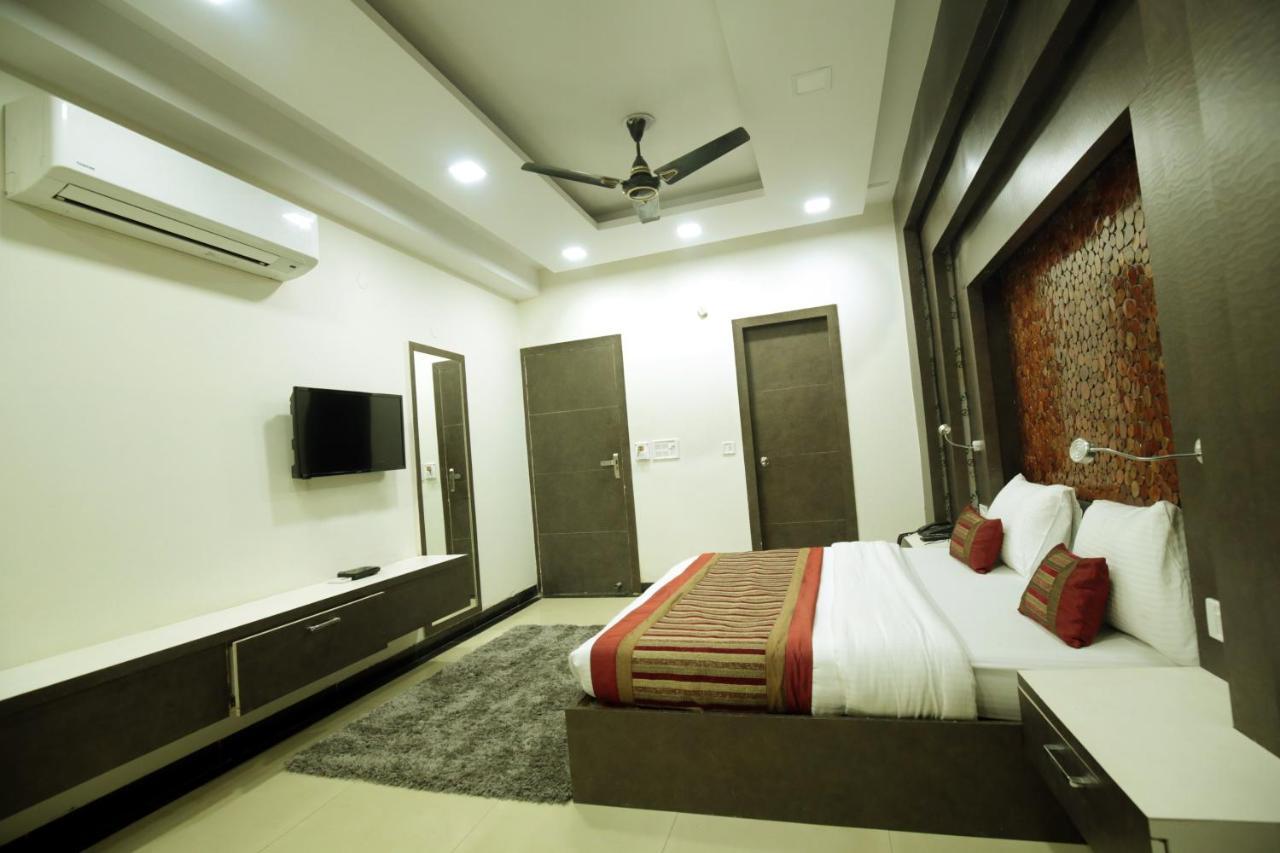 Hotel Red Castle - Karol Bagh - Where Luxury Meets Comfort Nova Deli