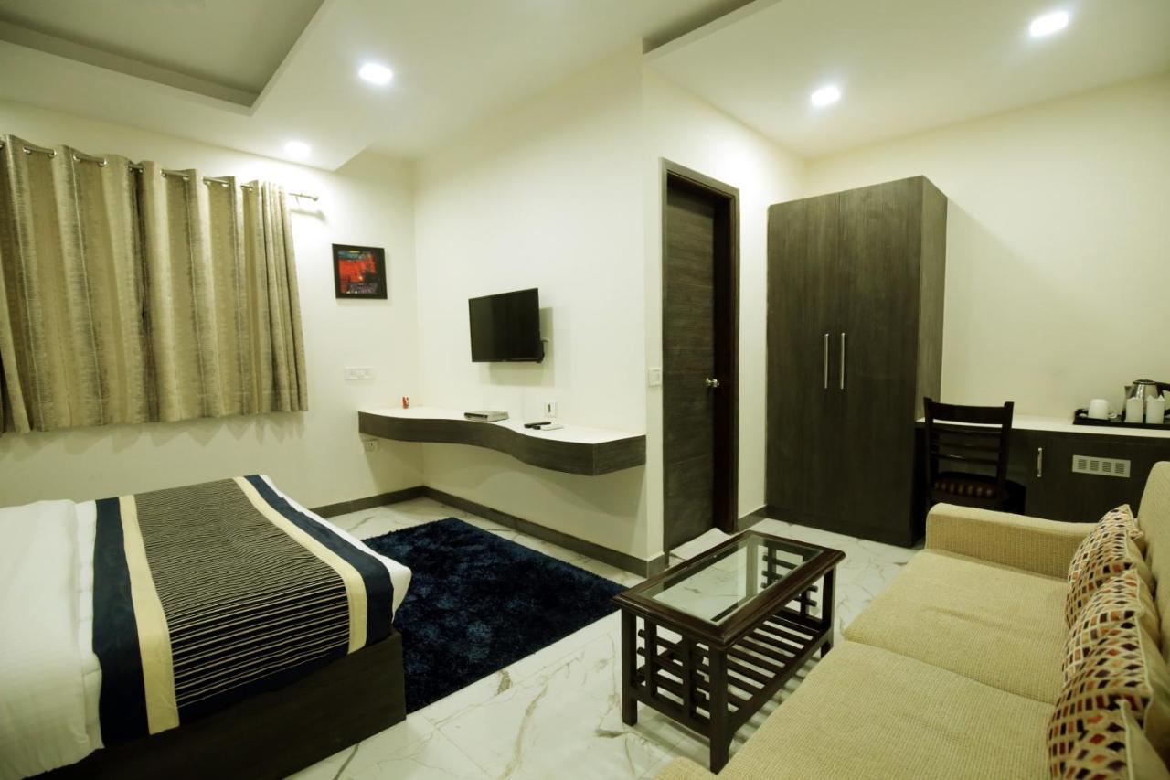 Red Castle - Karol Bagh - Where Luxury Meets Comfort Hotel