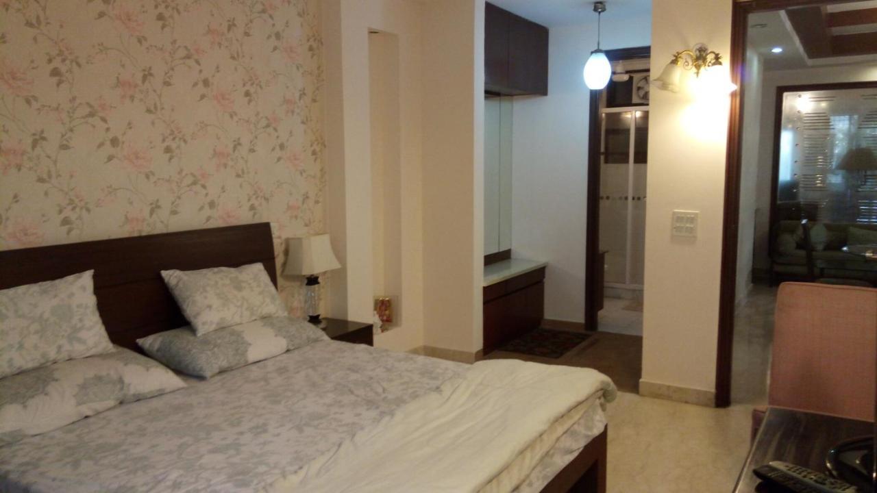 Short Luxury Separate 3bhk In Green Park Near Metro With Lift Minimum 3 Nights