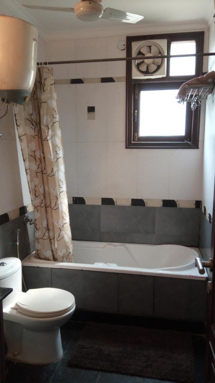 Apartment Short Luxury Separate 3bhk In Green Park Near Metro With Lift Minimum 3 Nights