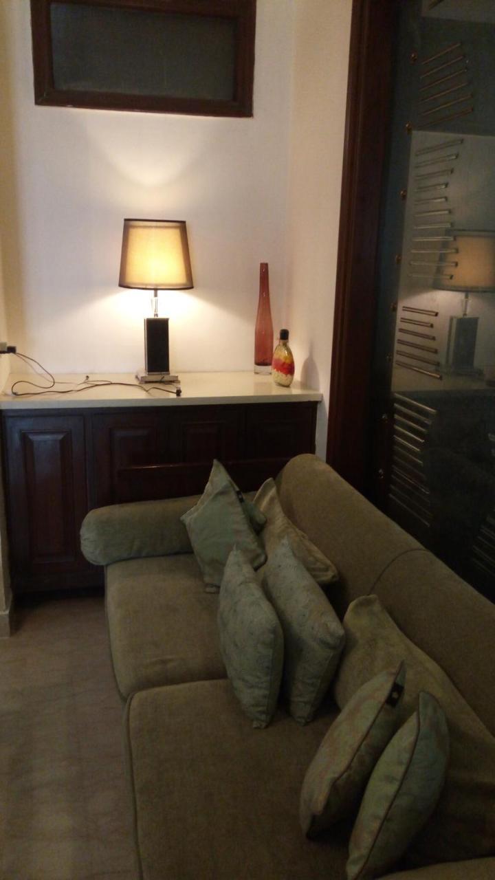Short Luxury Separate 3bhk In Green Park Near Metro With Lift Minimum 3 Nights *