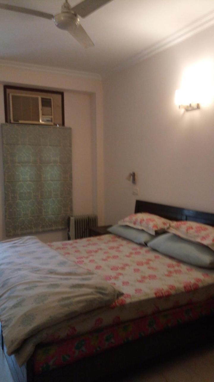 Short Luxury Separate 3bhk In Green Park Near Metro With Lift Minimum 3 Nights Apartment