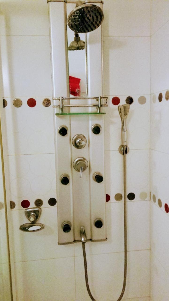Short Luxury Separate 3bhk In Green Park Near Metro With Lift Minimum 3 Nights Apartment *