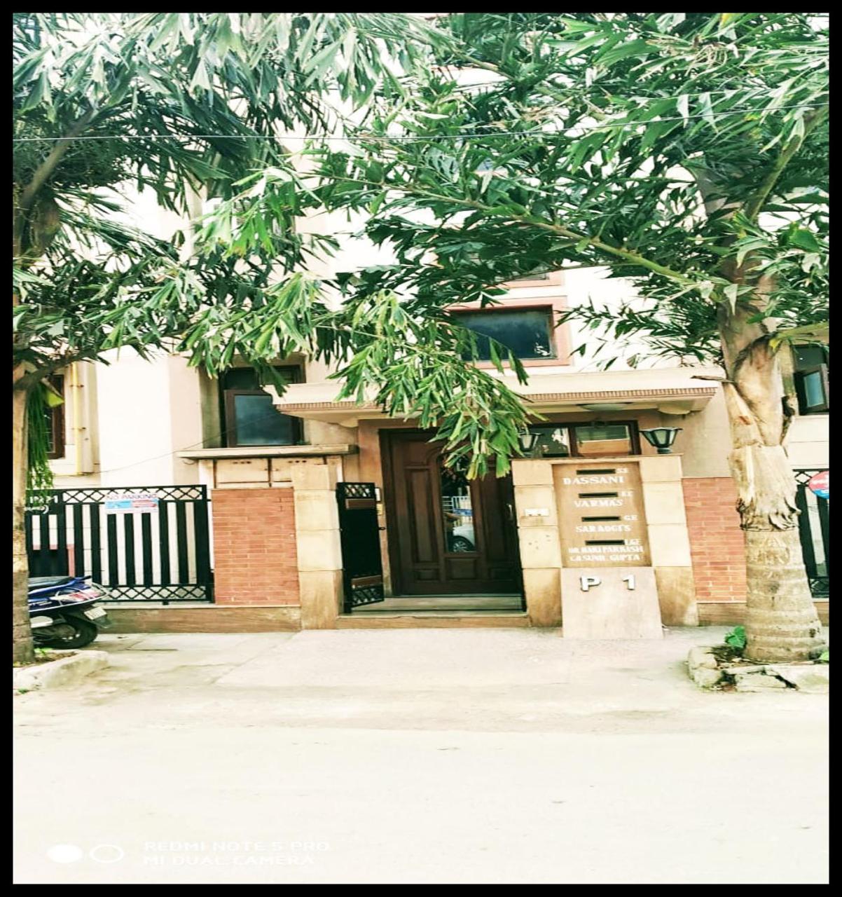 Apartment Short Luxury Separate 3bhk In Green Park Near Metro With Lift Minimum 3 Nights