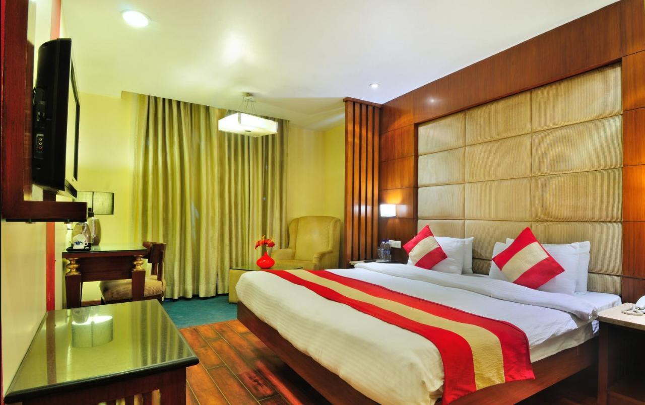 Aura - Railway Station Hotel 3*