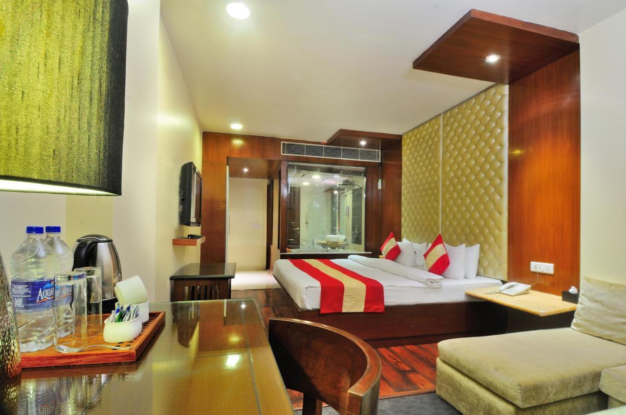 Aura - Railway Station Hotel New Delhi