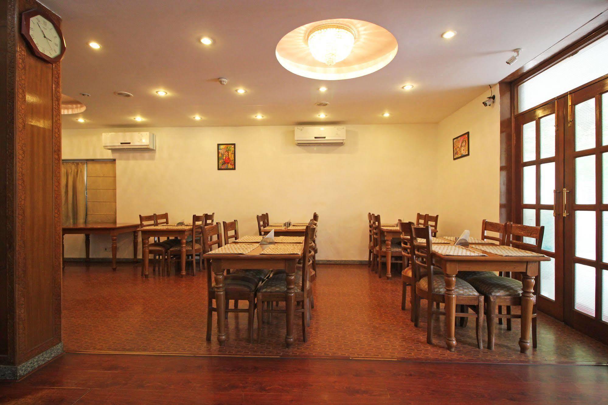 Oyo 367 Forest Hotel New Delhi