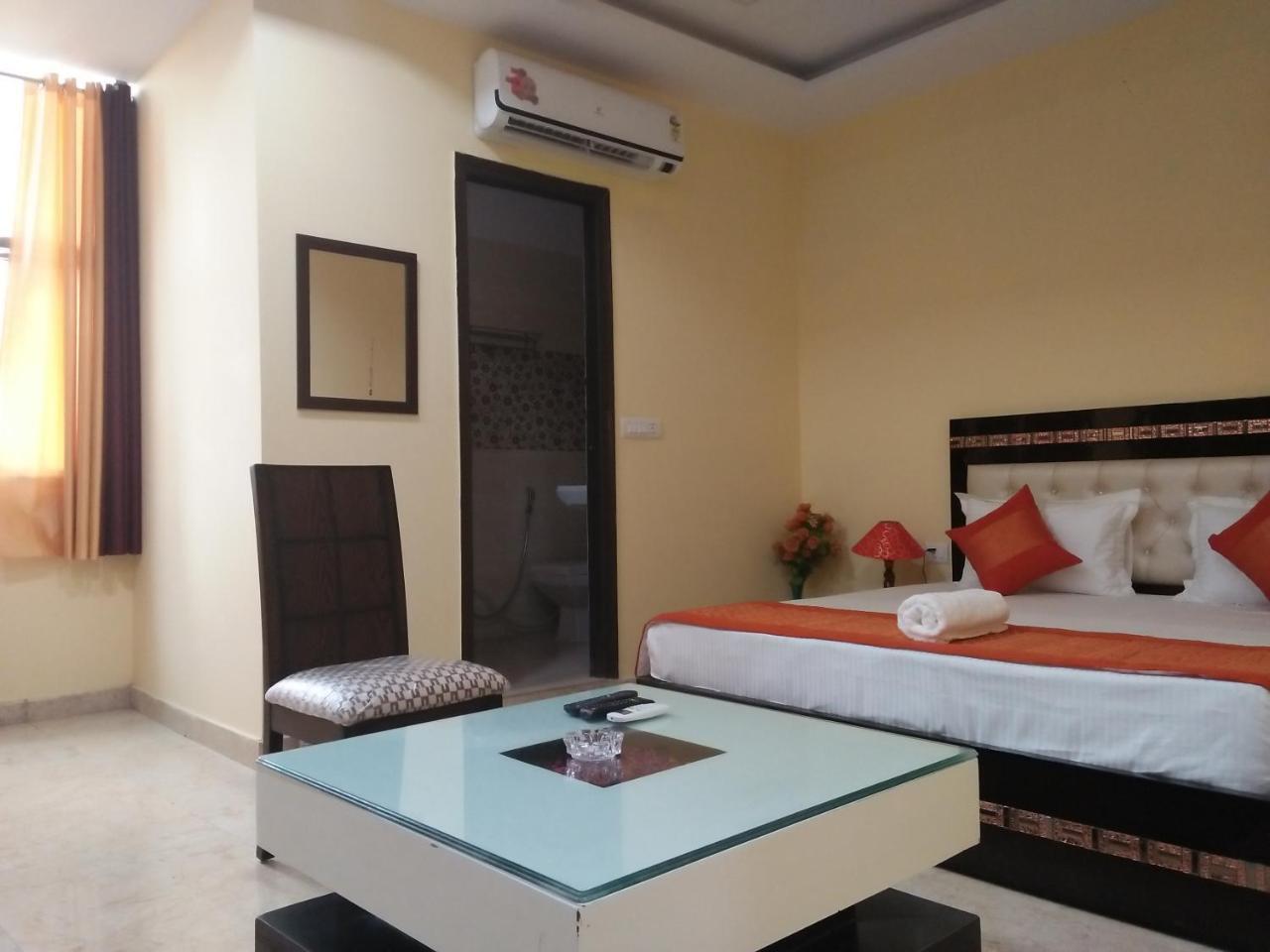 Hotel Ashoka Palace Near Igi Airport 4*