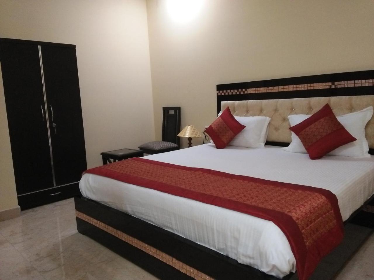 Ashoka Palace Near Igi Airport Hotel